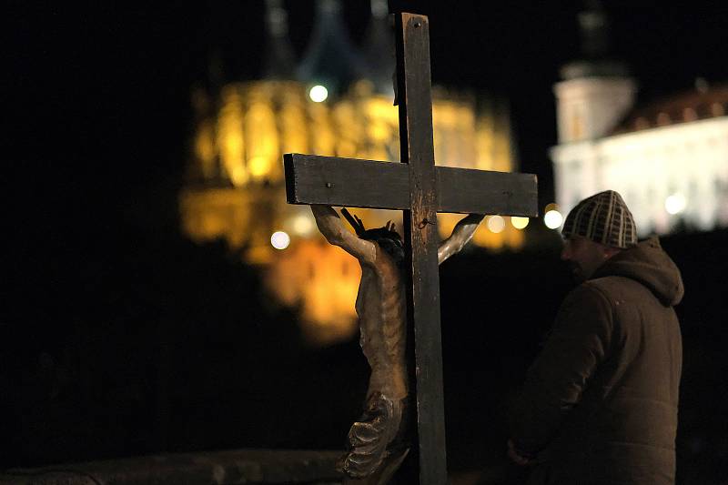 Křížová cesta na terasách parku pod Vlašským dvorem.