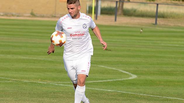 V prvním kole fotbalové I. B třídy, skupiny C porazil doma Hlízov v derby Uhlířské Janovice 2:0.