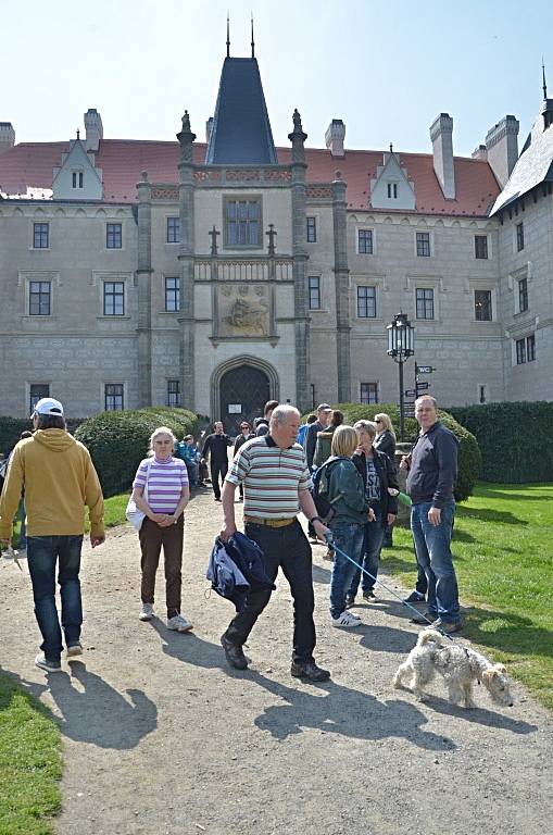 Velikonoční svátky slavili o víkendu lidé na celém okrese. Jarní atmosféra přilákala do Žlebů stovky návštěvníků