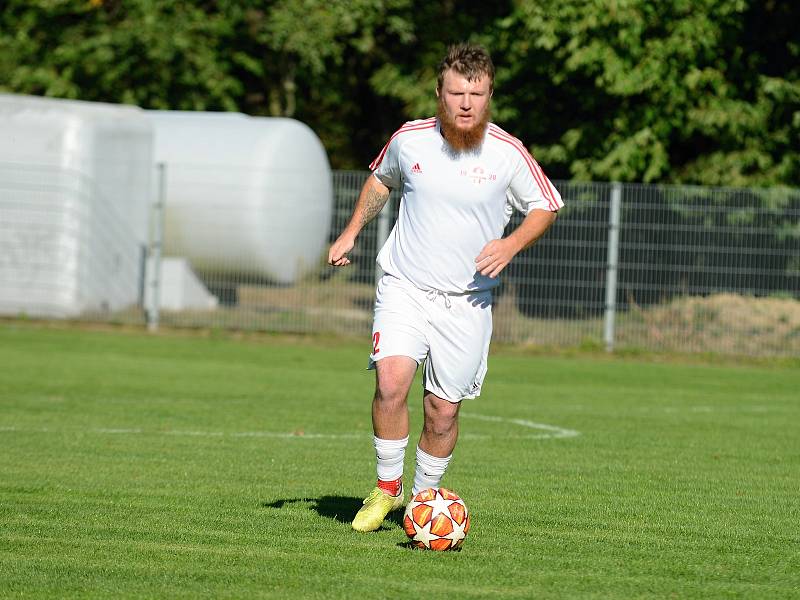 První zápas odehrál za Červené Janovice Václav Kadlec. Jeho tým vyhrál na hřišti Tupadel B 3:1.