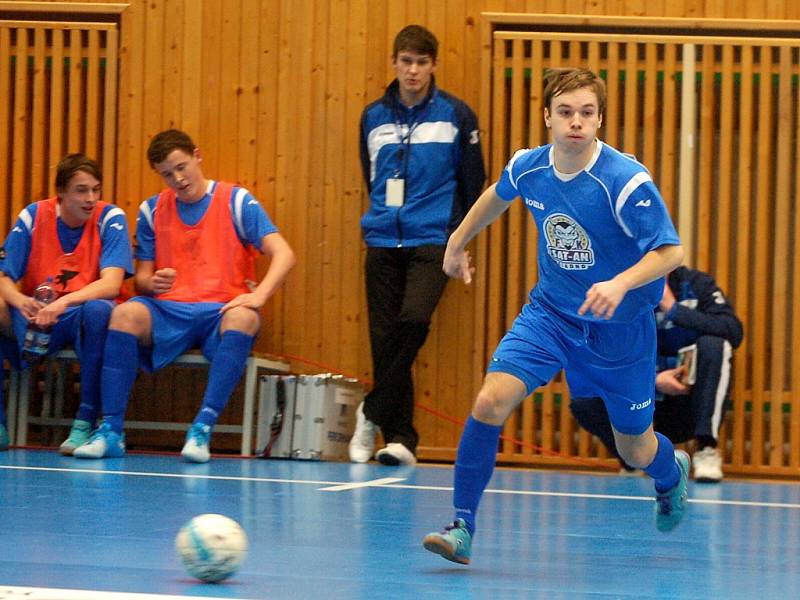 19. kolo ChFL: FC Benago Zruč n. S. - SAT-AN Kladno 6:0, 27. února 2013.