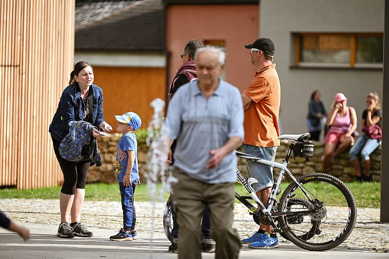 Park pod Vlašským dvorem se dočkal slavnostního otevření.