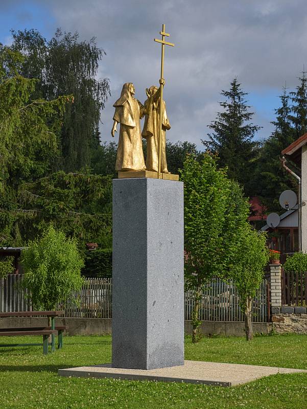 Z odhalení sousoší věrozvěstů Cyrila a Metoděje v Rápošově.