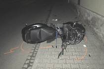 Dopravní nehoda ve Zruči nad Sázavou: motorkář havaroval pod vlivem alkoholu.