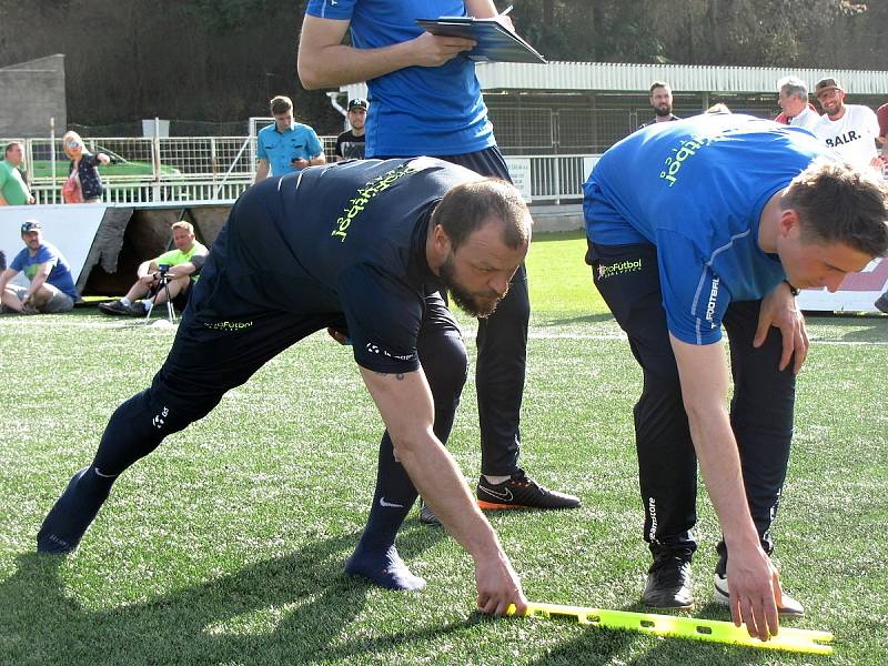 Z testování mladých fotbalistů v Čáslavi za účasti bývalého reprezentanta Tomáše Ujfalušiho.