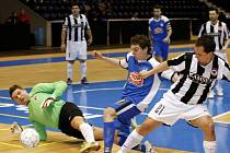 Z utkání I. ligy futsalu Torf Pardubice - Benago Zruč n. S. (3:3).