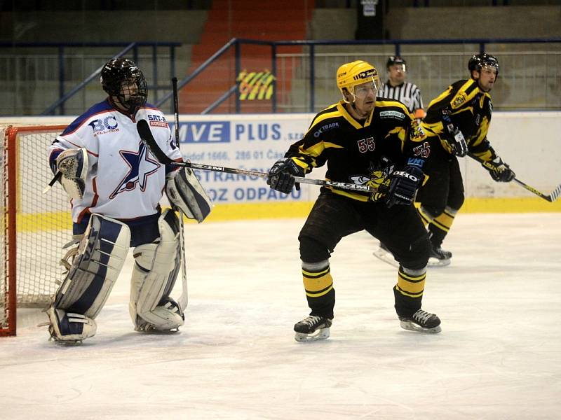 Hokejisté SK Sršni Kutná Hora porazili Hvězdu Kladno, 6. října 2013.