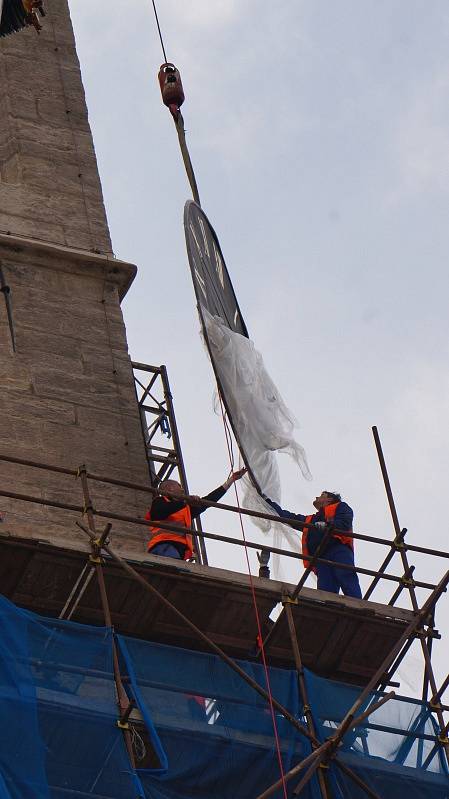 Instalace hodin na věž kostela sv. Jakuba