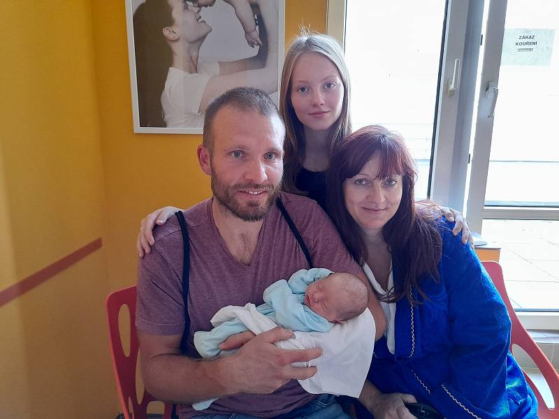 Adam Filipi se narodil 2. srpna 2021 v 8.28 hodin v čáslavské porodnici. Pyšnil se porodní váhou 2960 gramů a délkou 48 centimetrů. Domů do Přelouče si ho odvezli maminka Věra, tatínek Jiří a sourozenci Marika (17) a Honzík (11).