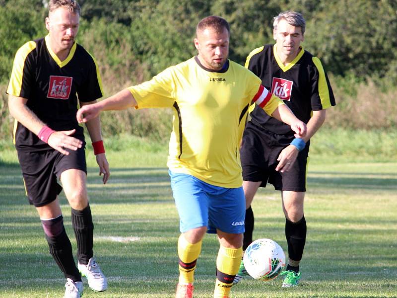 Fotbalová III. třída: TJ Sokol Vlkaneč - TJ Sokol Červené Janovice 9:0 (4:0).