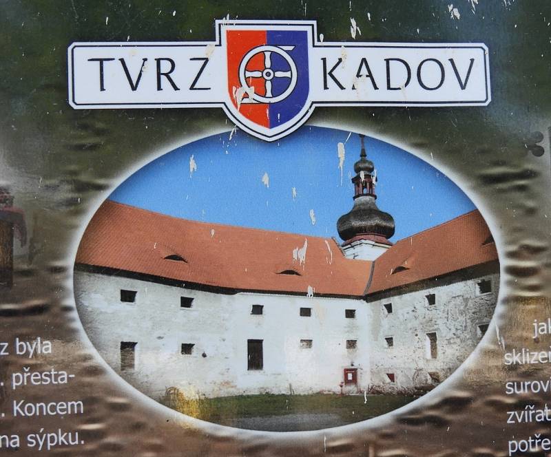 Tvrz v Kadově