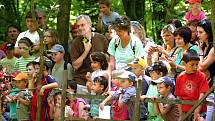 Pohádkovým lesem u Chlístovic procházeli v sobotu rodiče s dětmi.