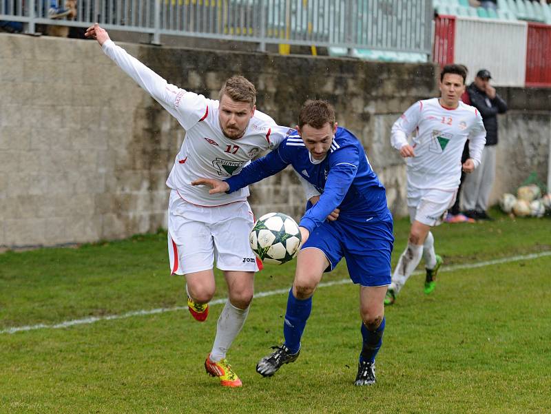 Utkání fotbalové Divize C mezi Kutnou Horou a Trutnovem skončilo vítězstvím hostů 3:0.