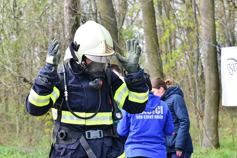 Na kopci Vysoká u Kutné Hory změřili síly hasiči v soutěži ve výstupu na místní rozhlednu.