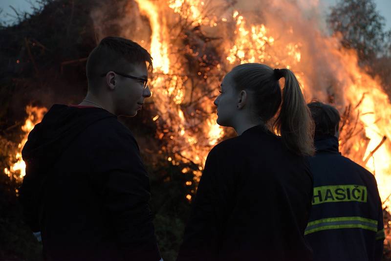 Z pálení čarodějnic ve Zbraslavicích.