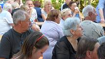 Koncert dechové kapely Křídlovanka hostil zámecký park ve Zruči nad Sázavou.