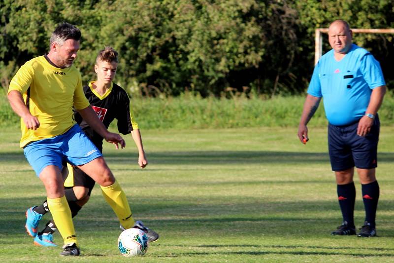 Fotbalová III. třída: TJ Sokol Vlkaneč - TJ Sokol Červené Janovice 9:0 (4:0).