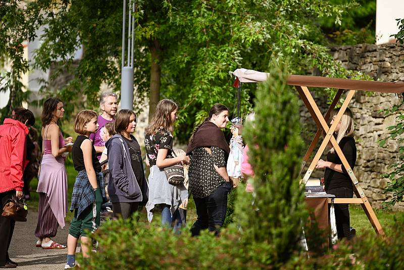 Park pod Vlašským dvorem se dočkal slavnostního otevření.