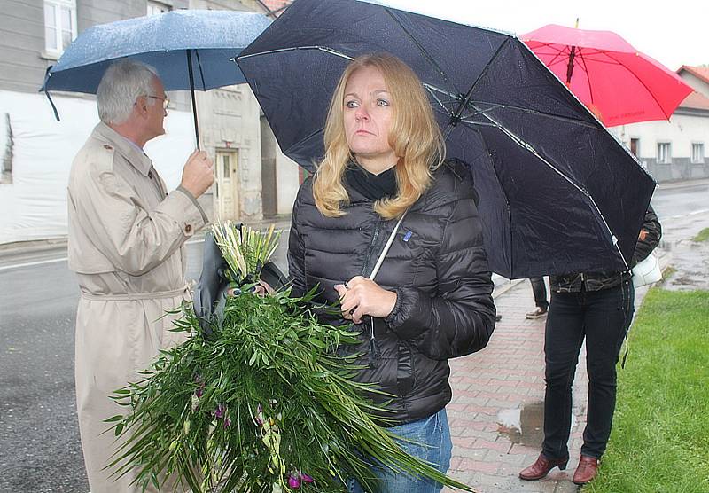 Lékaři ve Žlebech symbolicky pohřbili české ambulantní lékařství.