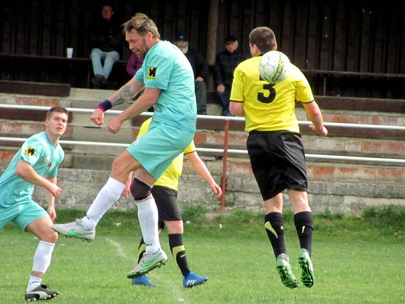 Fotbalová III. třída: TJ Sokol Červené Janovice - AFK Kácov 0:8 (0:3).