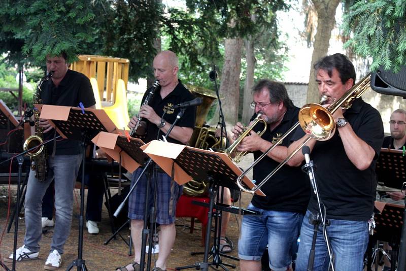 Royal Dixieland Jazz Band zahrál v parku U Tří pávů