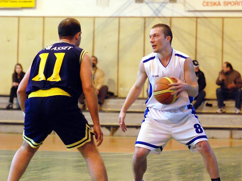 Druhý zápas basketbalového semifinále KP1: Kutná Hora - Benešov B, 11. dubna 2010.