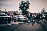 Ze srazu aut všech značek a modelů na parkovišti u Tesca v Kutné Hoře.