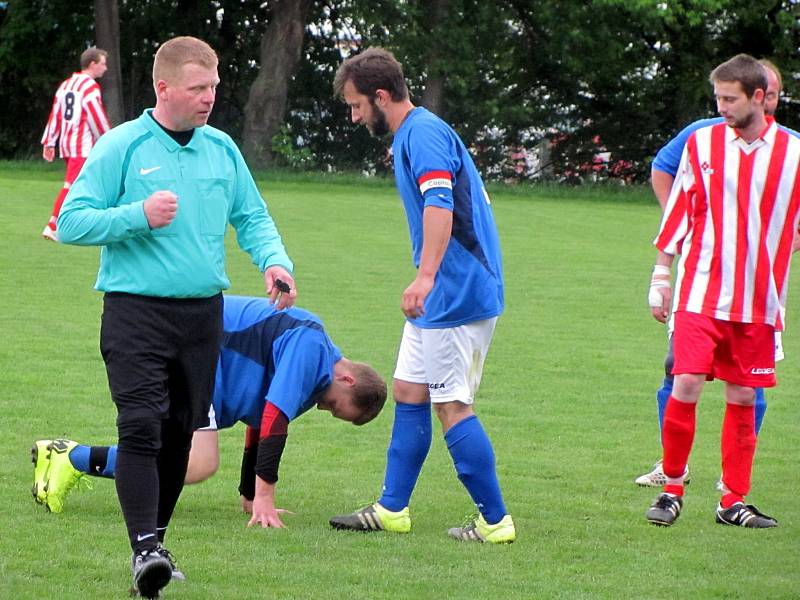 Fotbalová III. třída: TJ Viktoria Sedlec B - TJ Sokol Červené Janovice 2:1 pk (1:1).