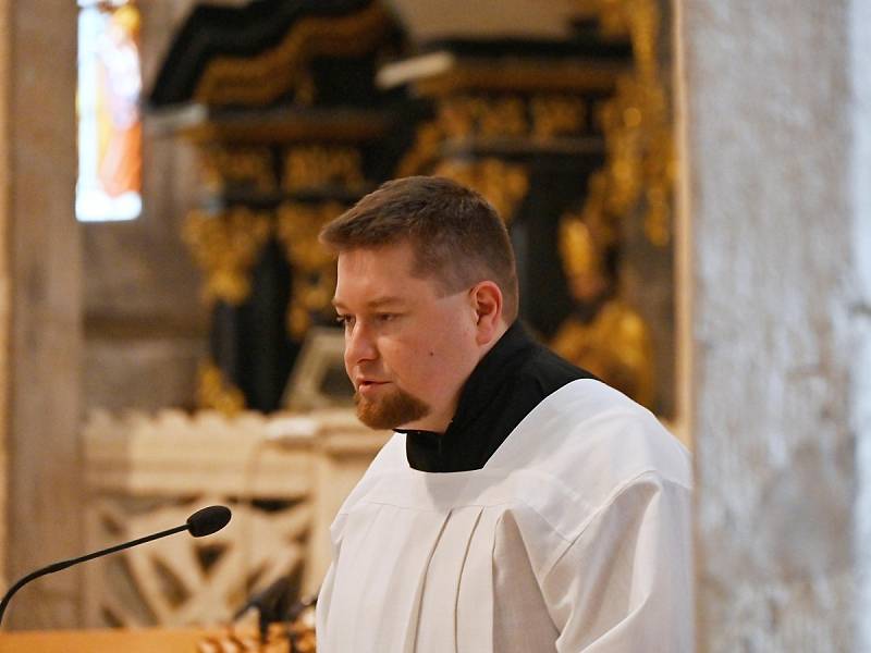 Z bohoslužby na Velký pátek v chrámu sv. Barbory v Kutné Hoře.