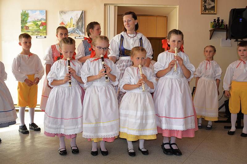 Ve Zbraslavicích se bavili na májovém posezení