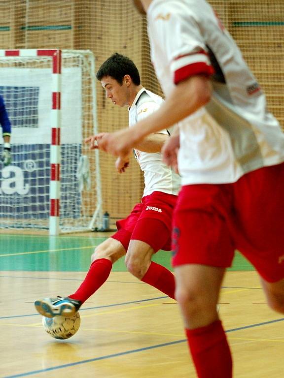 3. semifinále ChFL: FC Benago Zruč - FC Tango Brno 4:5 pp., 5. května 2013.