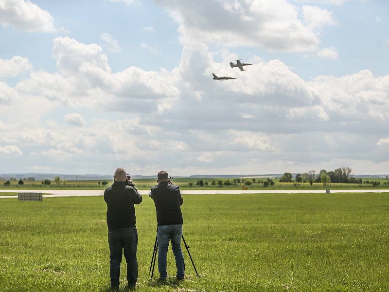 Z úspěšné certifikace display pilotů letounů L-159 ALCA na letišti v Čáslavi.