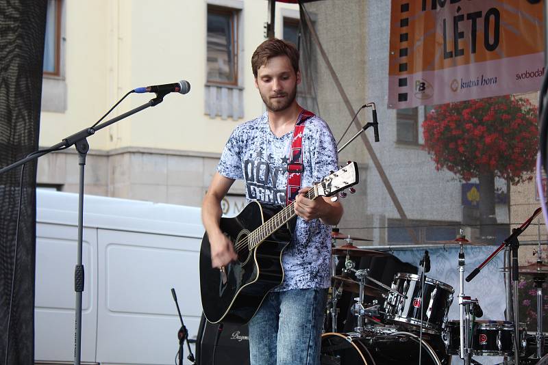 Na Palackého náměstí zahrály kapely Lure of Senses a Liebesbrief band.