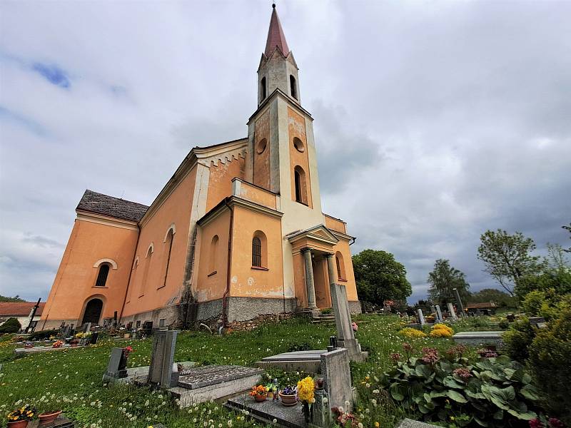 Kostel Narození sv. Jana Křitetele ve Zbýšově.