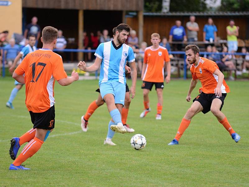 Fotbalový zápas 1. kola I. B třídy, skupiny C mezi Suchdolem a Vrdy (v oranžovém) skončil v sobotu 22. srpna 2020 výhrou domácích 2:1 po penaltách.
