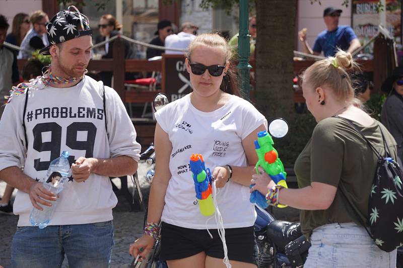 Natáčení videoklipu k písni Chtěl jsem tím říct na Palackého náměstí v Kutné Hoře 