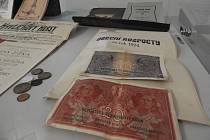 Dokumenty z roku 1924 objevené v kopuli radniční věže v Čáslavi.
