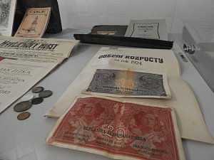 Dokumenty z roku 1924 objevené v kopuli radniční věže v Čáslavi.