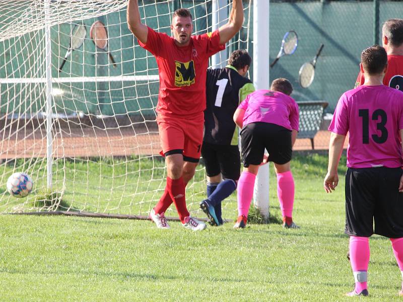 První kolo Poháru Okresního fotbalového svazu Kutná Hora: TJ Sokol Červené Janovice - TJ Sokol Kaňk 3:2 (3:2).