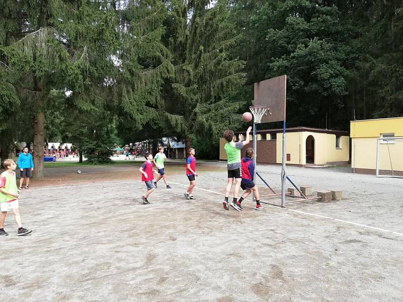 Dětský sportovní tábor pořádaný spolkem Olympia Kutná Hora v rekreačním středisku Želivka na Vysočině.