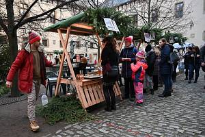 První adventní neděli 27. listopadu 2022 se na nádvoří Vlašského dvora v Kutné Hoře konaly Vánoční trhy.