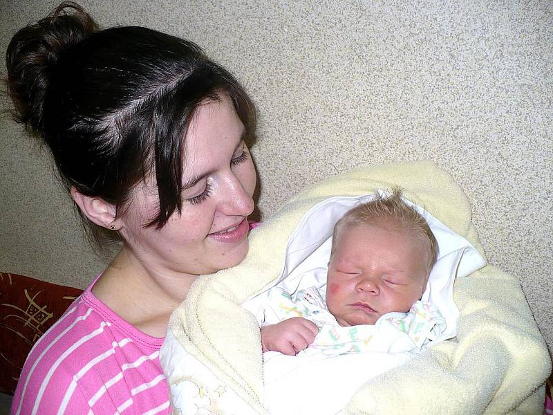 Adéla Freyová se narodila 12. února v Čáslavi. Vážila 3650 gramů a měřila 53 centimetrů. Doma v Koroticích ji přivítali maminka Renata a tatínek Miroslav.