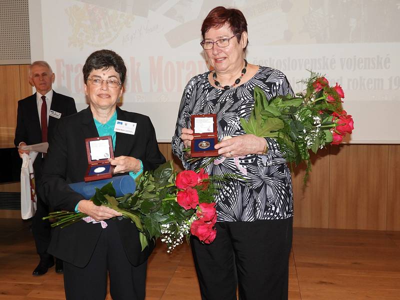 Anita Moravec Gard se sestřenicí Martou Šenkapounovou na kolokviu v Čáslavi.