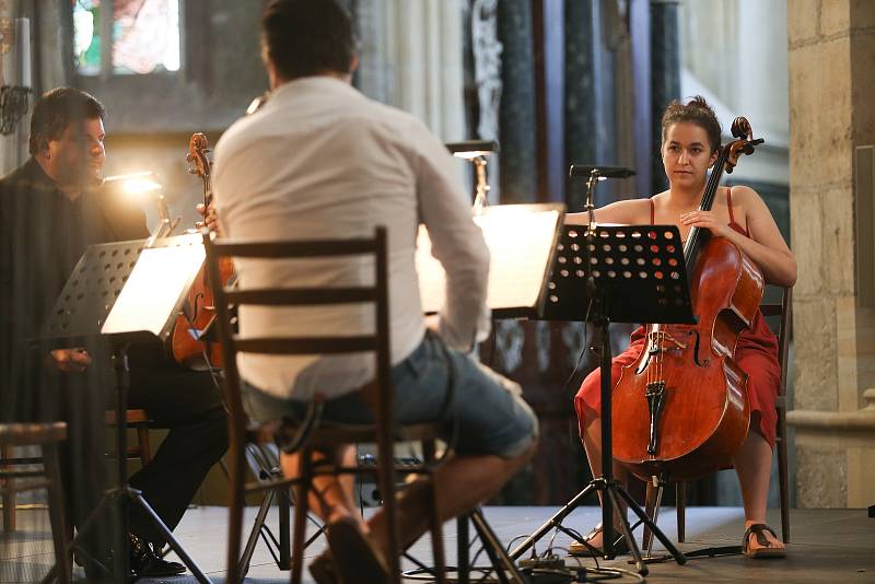 Mezinárodní hudební festival Kutná Hora: zkouška na koncert Okna v chrámu svaté Barbory.