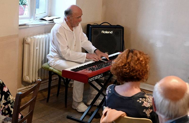 Martin Kratochvil & Tony Ackerman v kutnohorském Blues Café 21.5.2022.