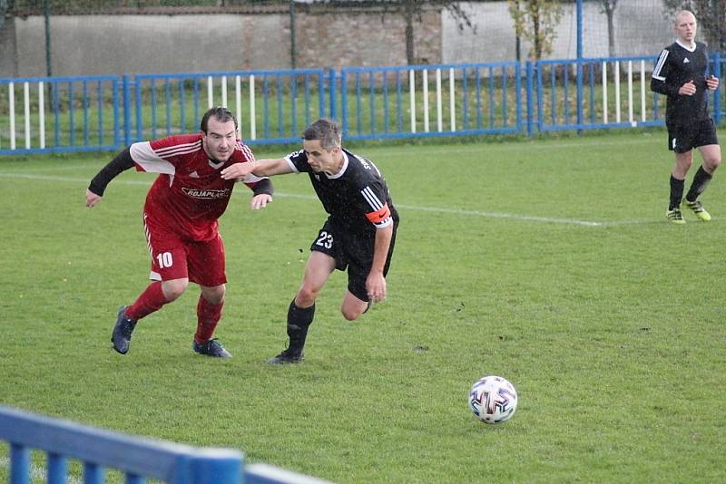 Z fotbalového utkání okresního přeboru Malín/Kutná Hora B - Suchdol (2:1)