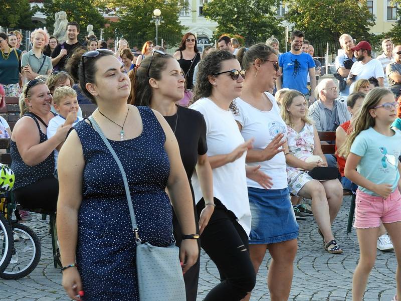 Ze slavnostního zakončení festivalu Dvorky v Čáslavi s kapelou Big S.