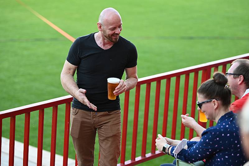 Fanoušci našich fotbalistů na stadionu v kutnohorském Lorci.