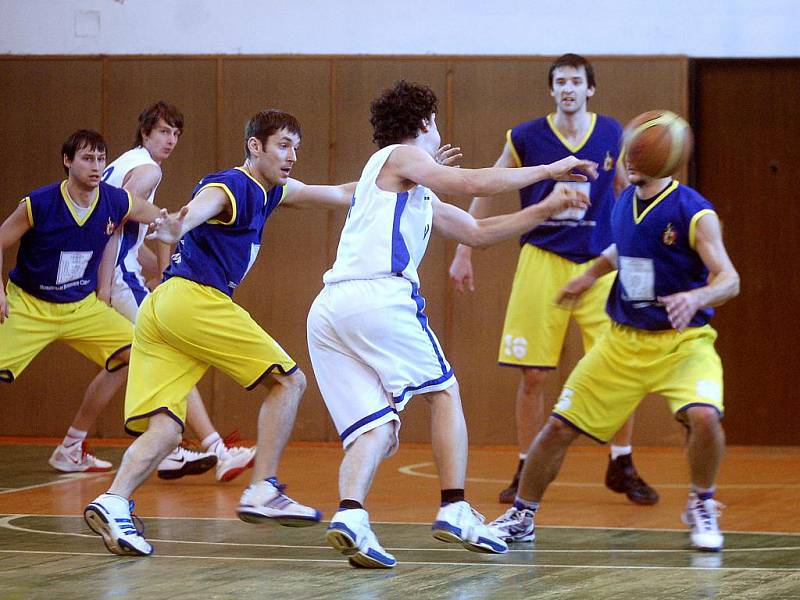 18. kolo basketbalové KP 1: Kutná Hora - Mělník 69:68, 29. ledna 2012.