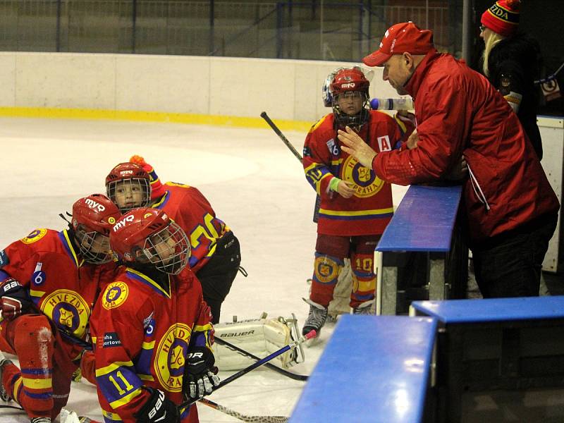 Hokejové mistrovské utkání krajské ligy mladších žáků: SK Sršni Kutná Hora - HC Hvězda Praha 3:20 (1:6, 1:3, 1:11).